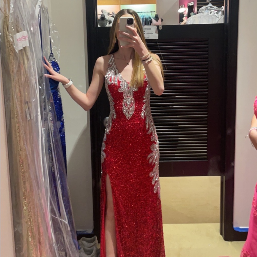 red prom dress! - Picture 3 of 5